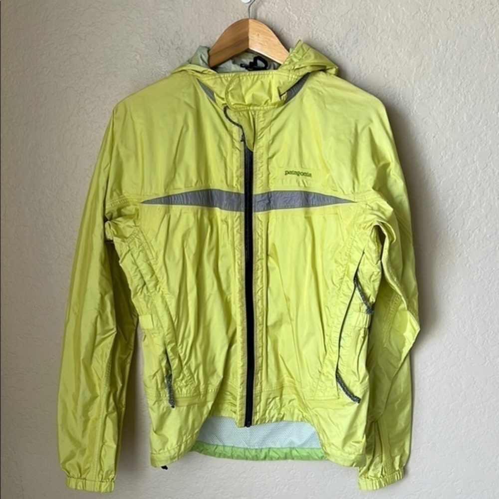 Patagonia neon yellow weatherproof jacket - Picture 2 of 12